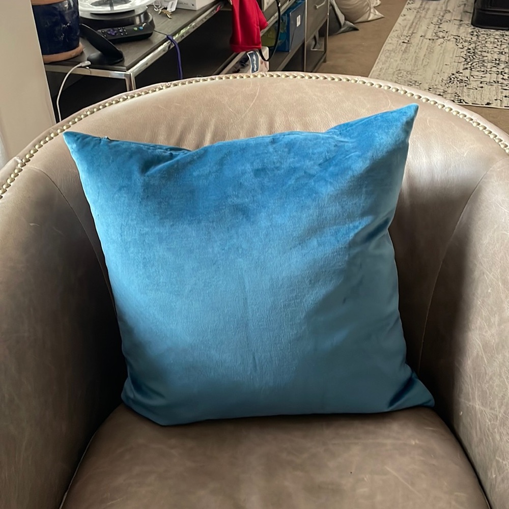 Set of 2 Throw Pillows in Teal Blue Velvet